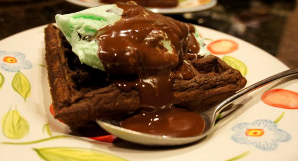 gelado-de-menta-e-chocolate-quente