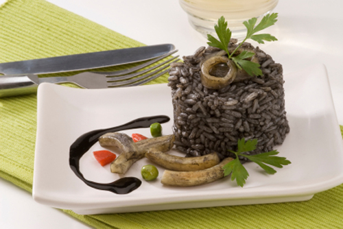 Spanish cuisine. Black rice. Arroz negro. Arros negre. arroz com lulas